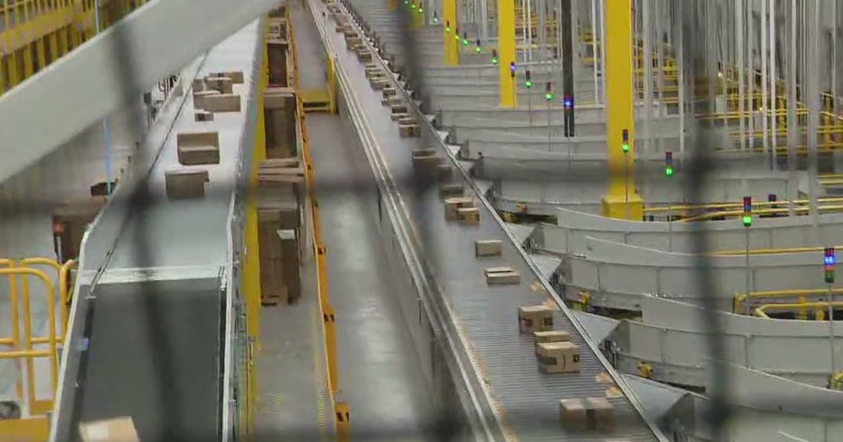 VIDEO: A look inside Amazon's fulfillment center in Oxnard | FOX 11 Los ...