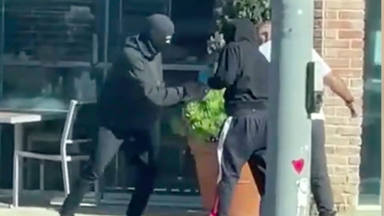 Chip offset Skim VIDEO: Man robbed of Rolex in LA; 2 arrested
