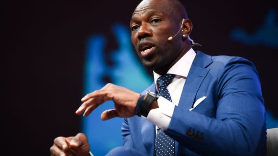 Former NFL WR Terrell Owens caught on camera fighting man outside Inglewood CVS, TMZ reports