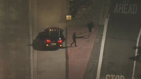 Police chase suspect beats LA holiday traffic, ditches car in residential area