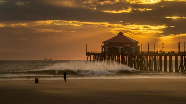 What are the Santa Ana and Diablo winds?