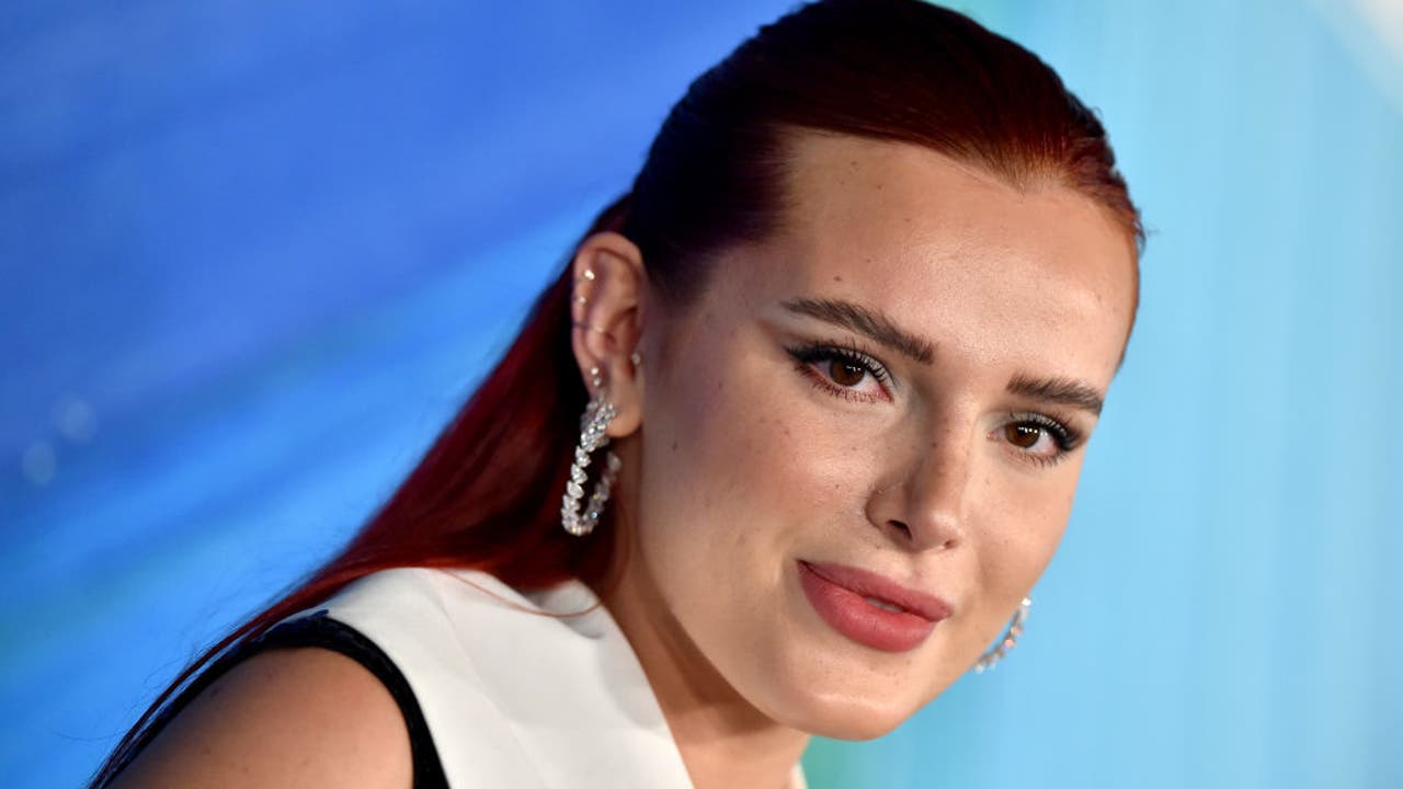 kust kraam Dader Bella Thorne says the Disney Channel almost fired her for wearing a bikini  at 14