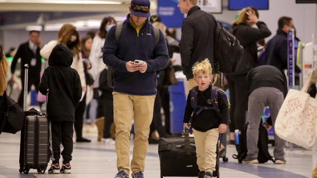 Cancelations, delays cause Christmas chaos for travelers