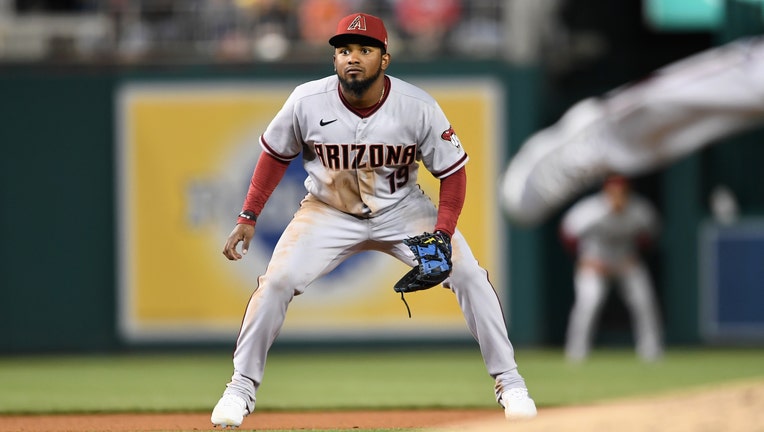 Yonny Hernández #19 of the Arizona Diamondbacks in the field during the fourth inning against the Washington Nationals. (Photo by Chris Bernacchi/Diamond Images via Getty Images)