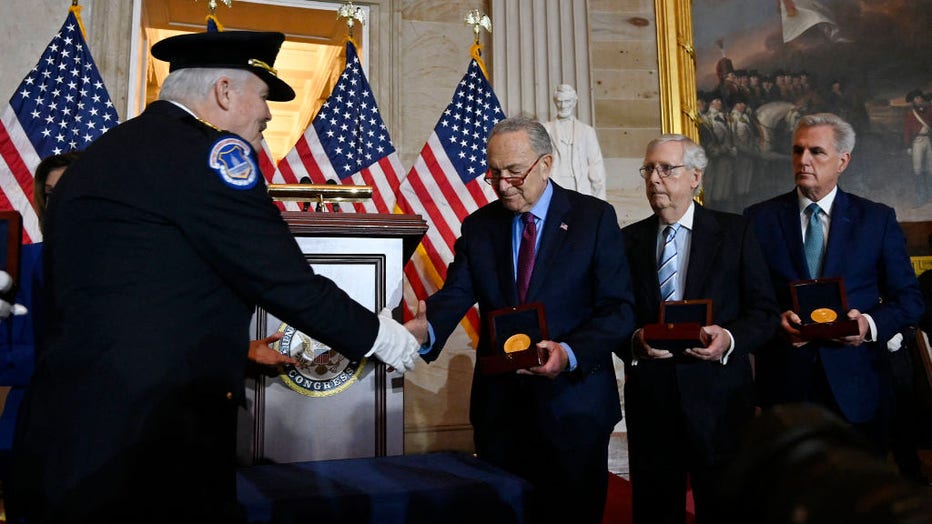 322b9d60-US-POLITICS-JAN6-POLICE-AWARD