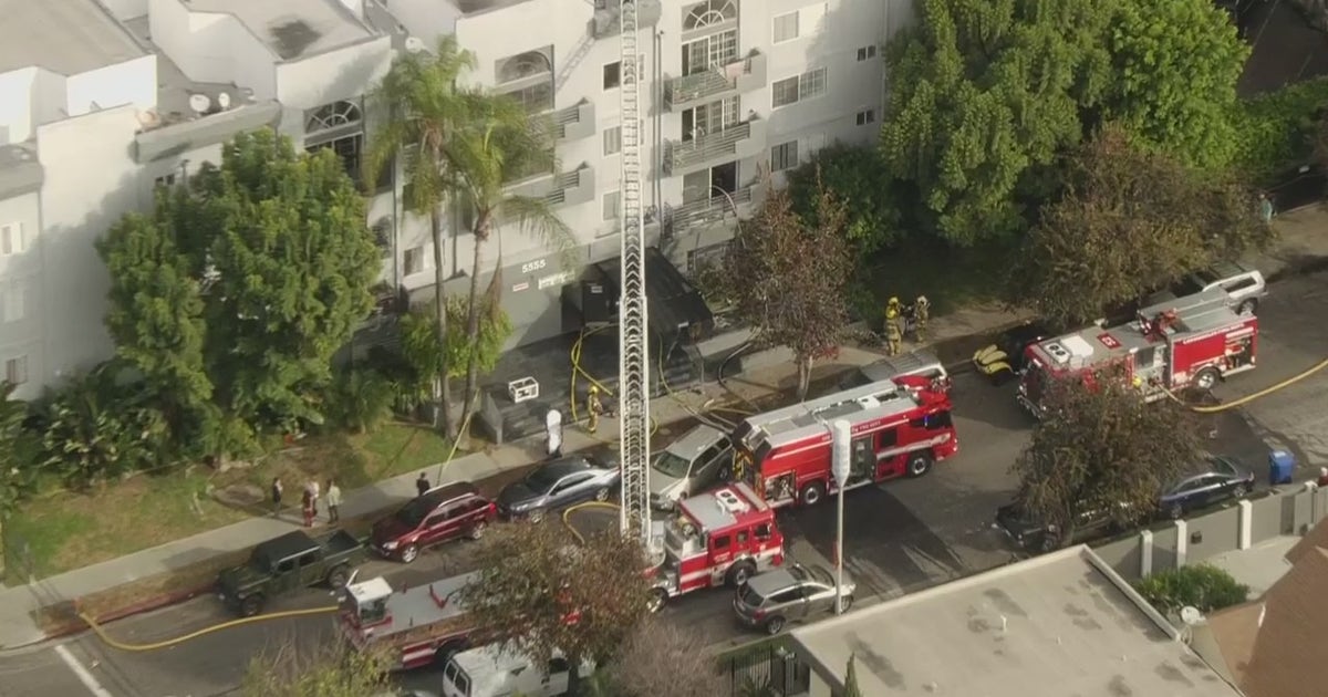 Man found dead at scene of Hollywood apartment fire | FOX 11 Los Angeles