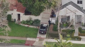 Beverly Hills home hit by burglar in broad daylight