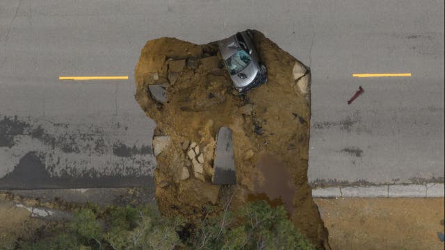 Massive Chatsworth sinkhole grows as more rain expected