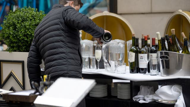 When should you leave a tip? Americans sound off on 'cultural pressure'