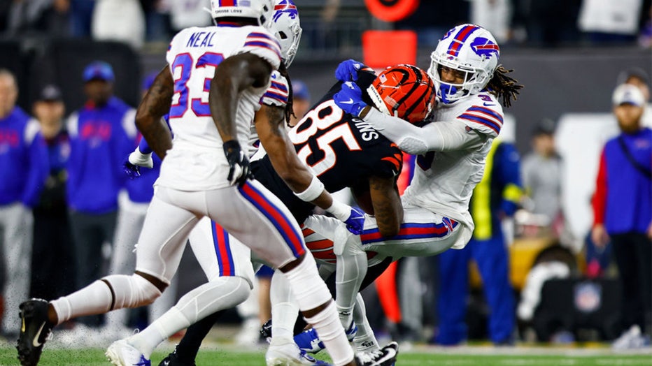 Buffalo Bills' Damar Hamlin In 'critical Condition' After Collapse On ...