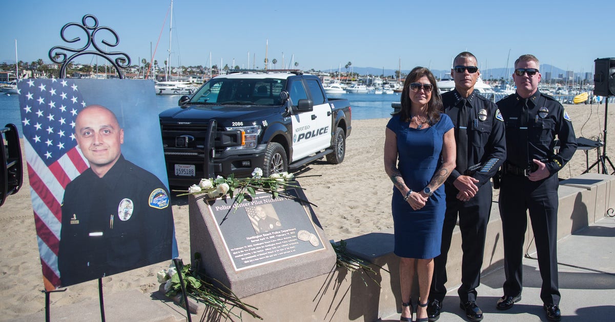 Huntington Beach officer killed in helicopter crash honored with plaque ...