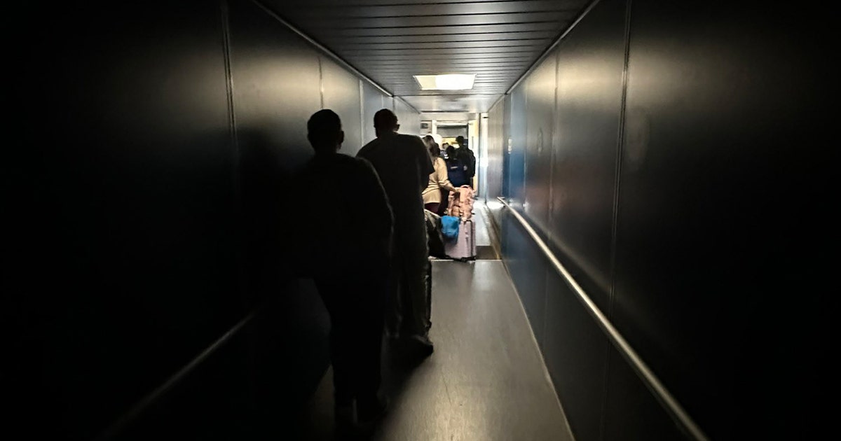 LAX power outage disrupts TSA screenings, departing flights | FOX 11 Los Angeles