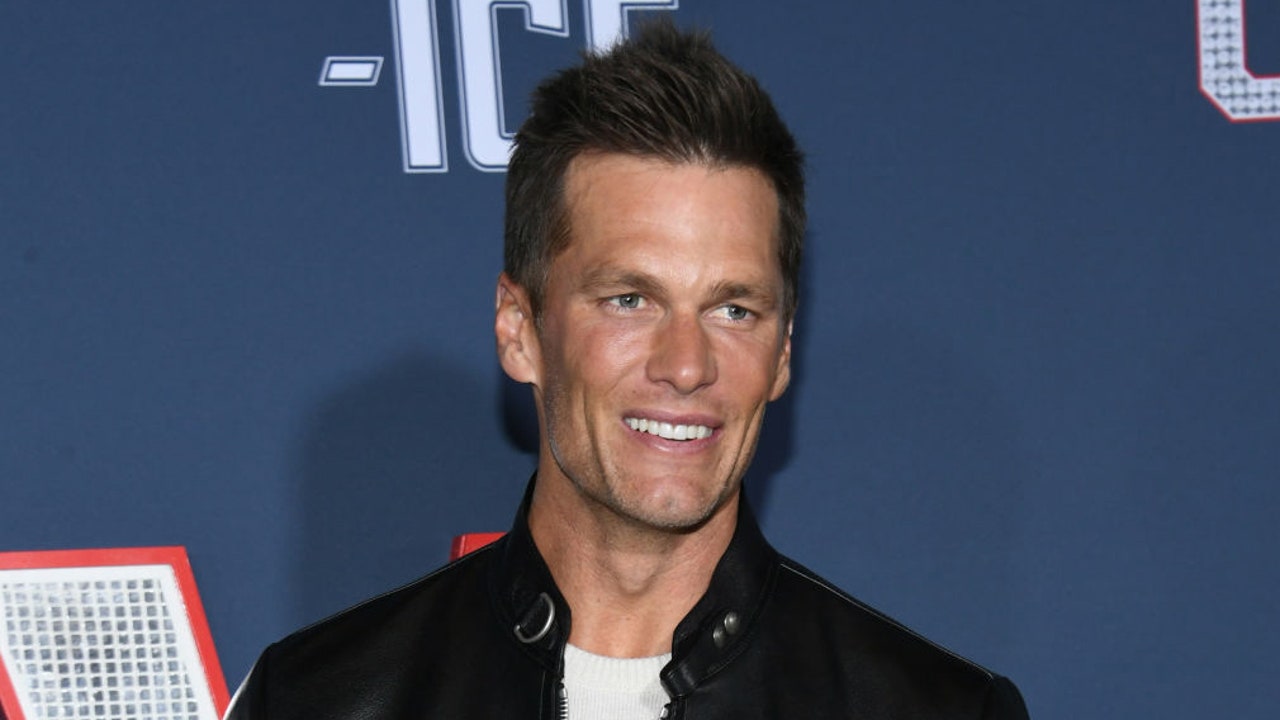 Tom Brady announces plans to join Fox in 2024