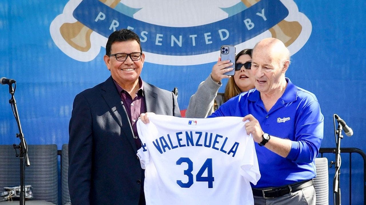 Dodgers kick off celebration of Fernando Valenzuela with jersey retirement