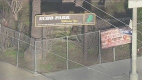 Fence surrounding Echo Park Lake to be removed