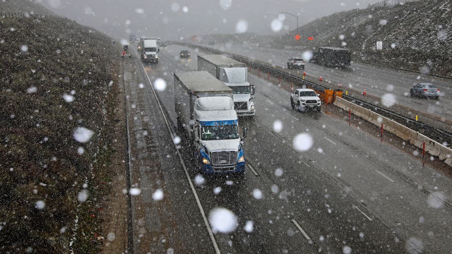 5 Freeway through Grapevine closes again amid snow storm