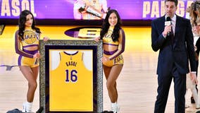 Gasol gets emotional as Lakers retire his No. 16 jersey
