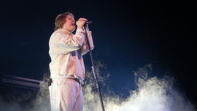 VIDEO: Lewis Capaldi serenades passengers on Los Angeles-bound flight