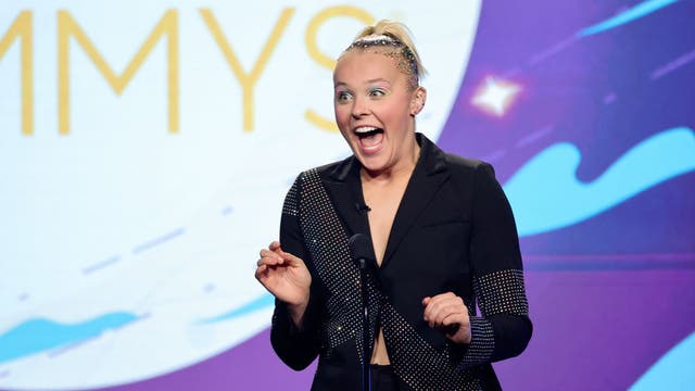 JoJo Siwa criticized over apparent pregnancy joke