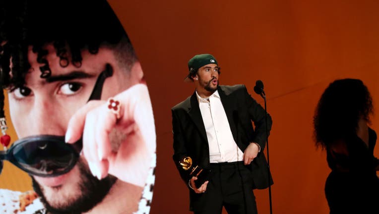 Bad Bunny accepts Best Música Urbana Album for 