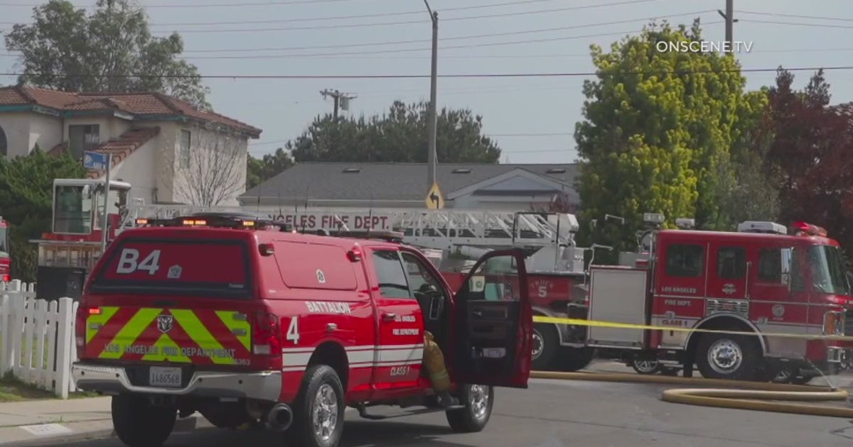 Man's body found in fire at Westchester duplex | FOX 11 Los Angeles
