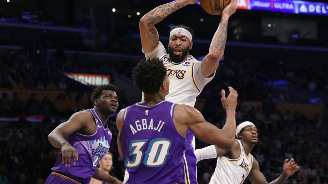 LeBron's Lakers secure 7th seed in OT win vs. Timberwolves
