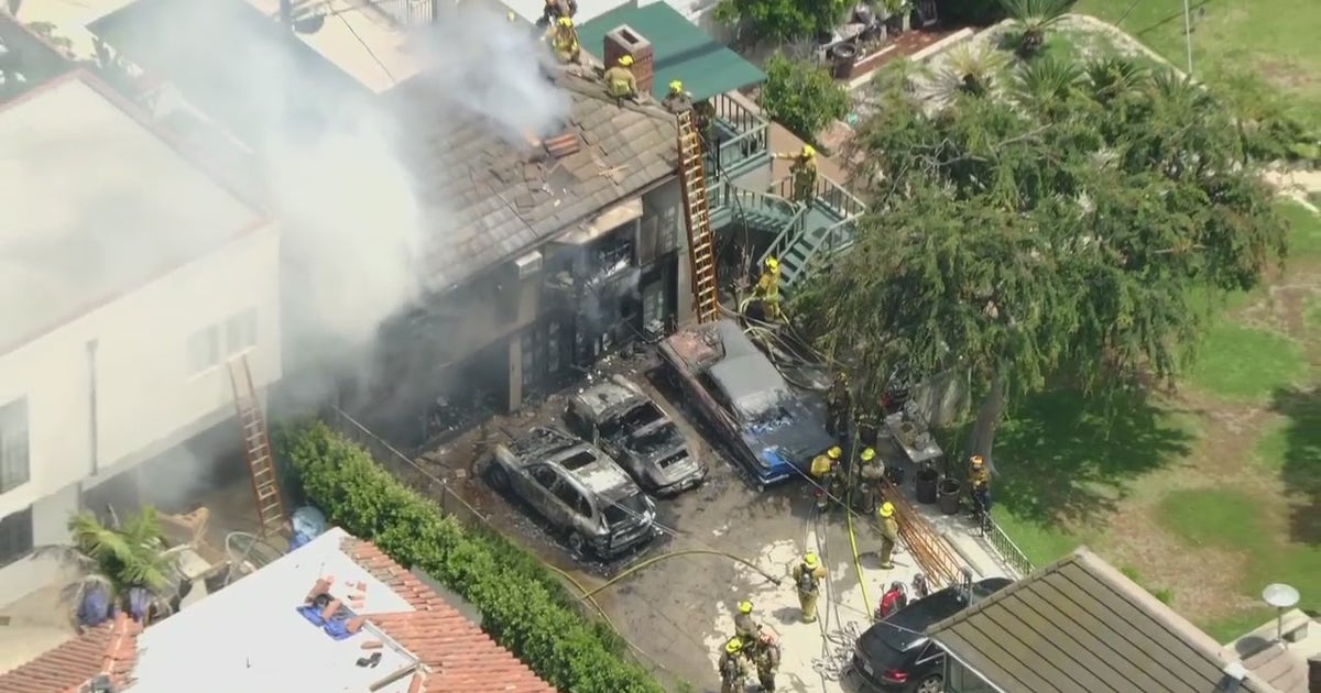 Man found dead after crews extinguish house fire in Los Feliz | FOX 11 ...