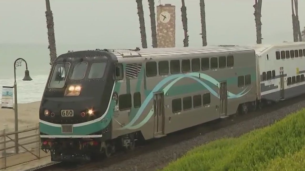 Rail service resumes in San Clemente after landslide