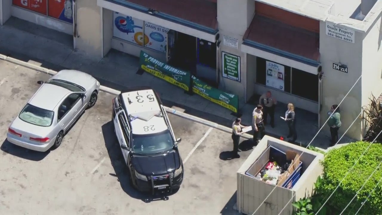 Man shot and killed outside dollar store in Compton | FOX 11 Los Angeles