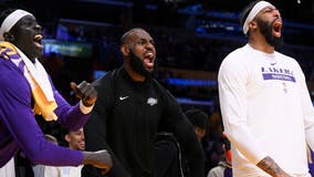 Lakers crush Warriors by 30 in Game 3, take 2-1 series lead