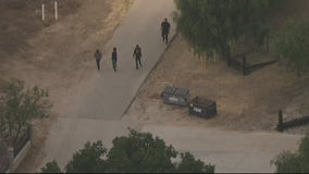 Police chase suspects ditch car, begin exploring rural Newhall neighborhood
