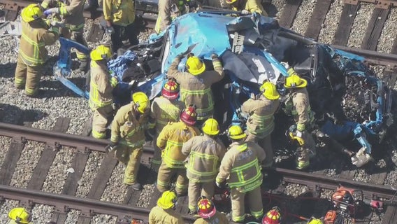 1 killed after Metrolink train hits car in Sun Valley