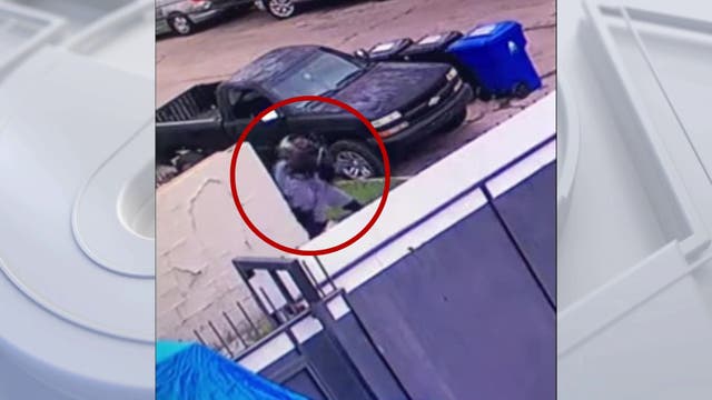 Homeless woman attacks girl on South LA sidewalk, man jumps in to help