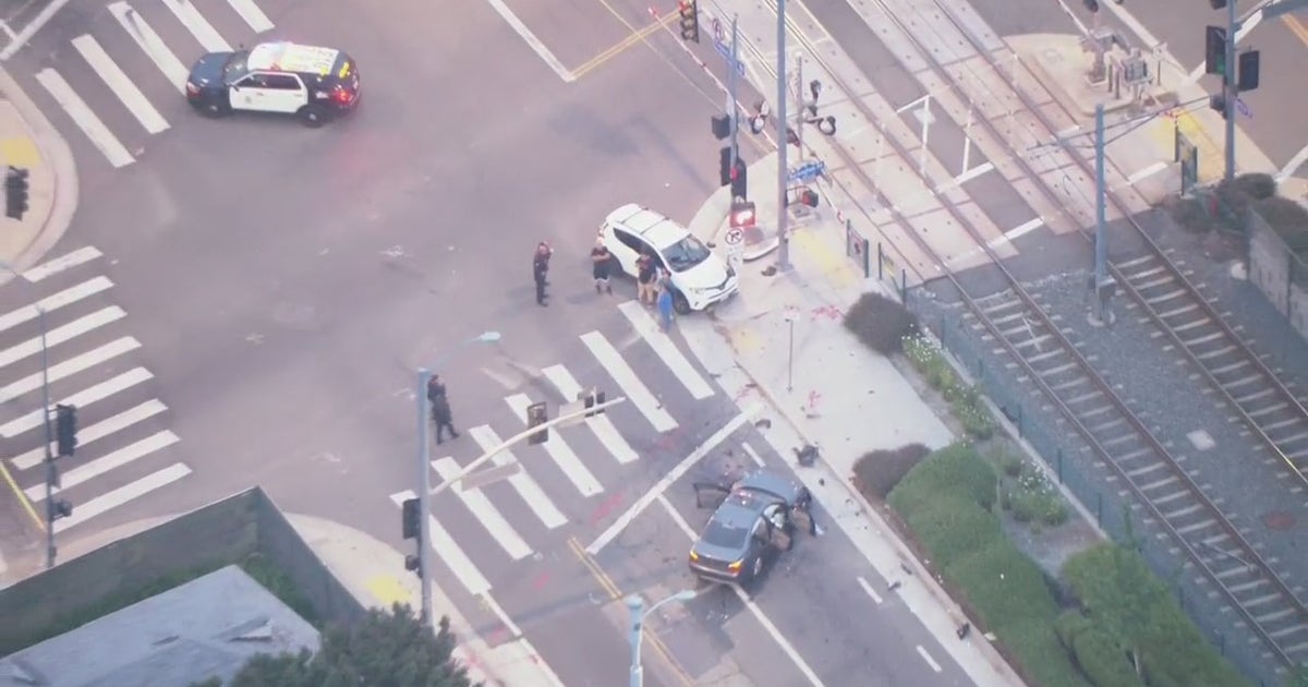 LAPD pursuit ends in crash near West Adams | FOX 11 Los Angeles