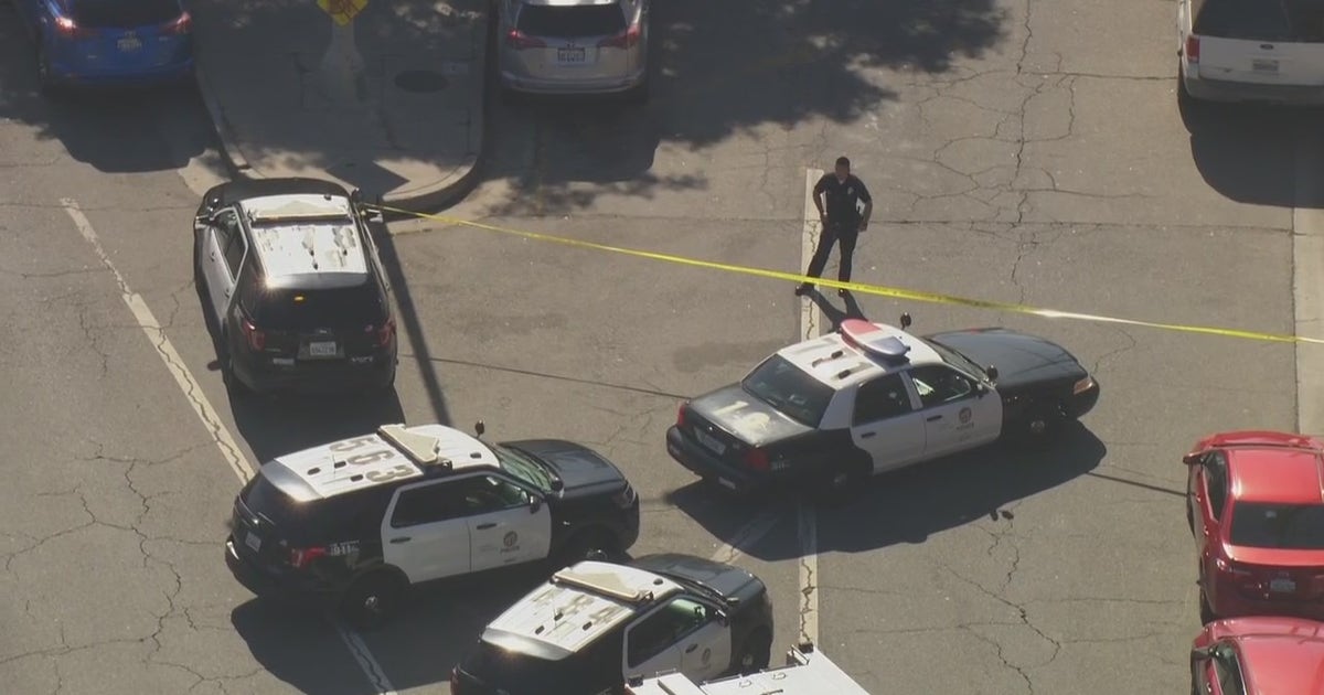 Man shot, killed in North Hills; Gunman took off on scooter, police say ...