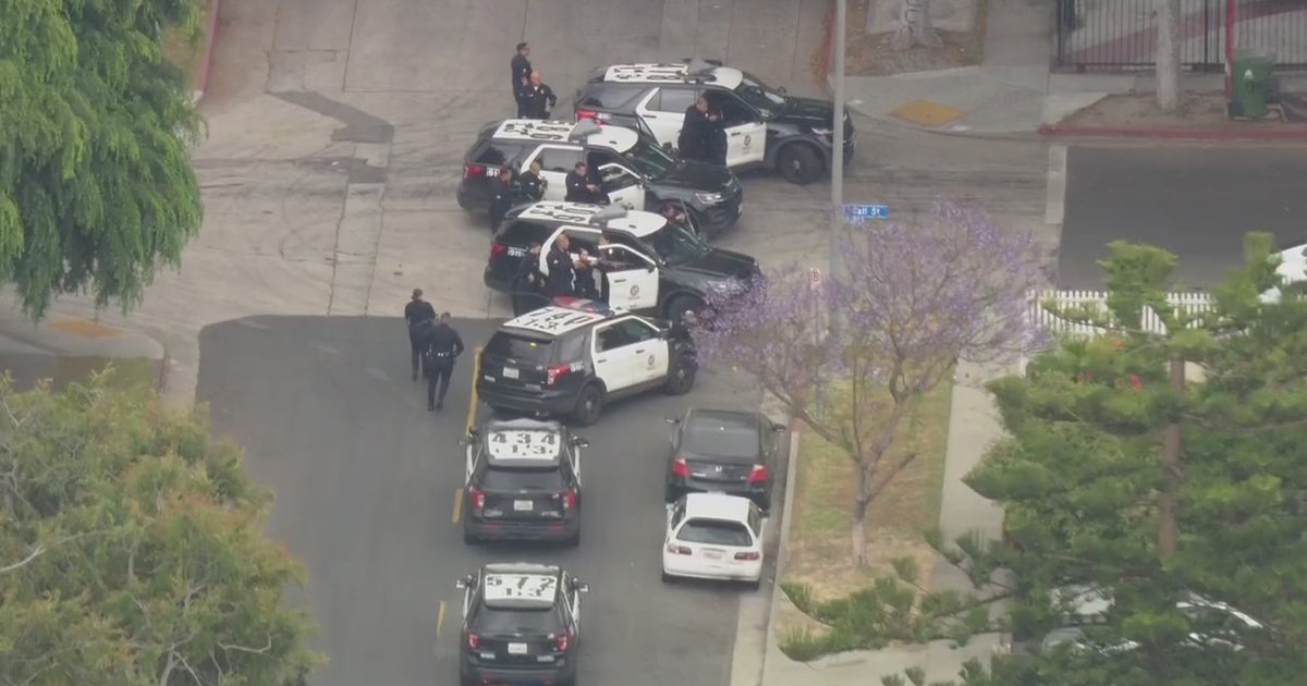 Suspects jump out of vehicle during police pursuit in South LA | FOX 11 ...