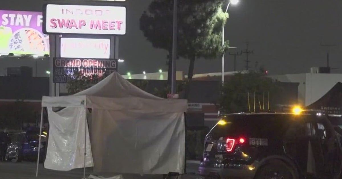 Pedestrian killed by hit-and-run driver in Valley Glen area | FOX 11 ...