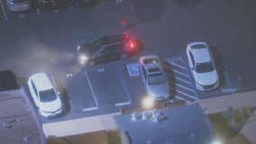 Police chase suspect ditches car in apartment parking lot, runs