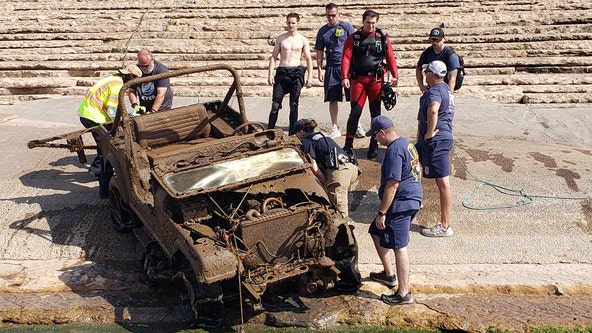 Man going fishing finds stolen Jeep from 1990 buried under water
