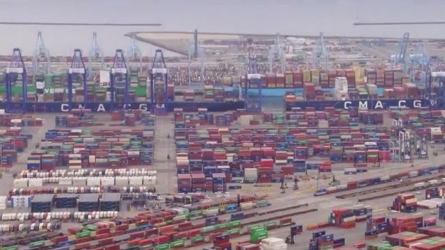 Dockworkers across West Coast, shippers reach tentative deal on new contract