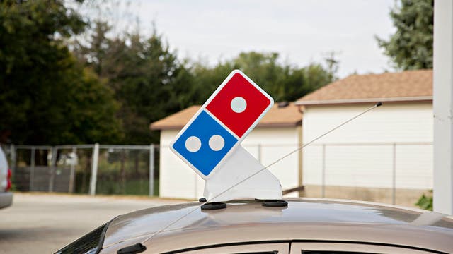 2 arrested for allegedly carjacking Burbank pizza delivery driver