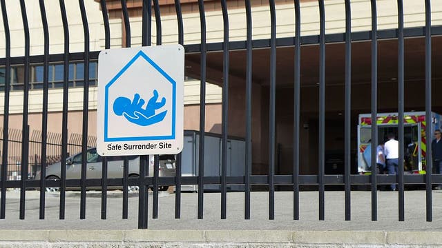 Woman sought after giving birth, abandoning newborn in alleyway