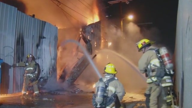 1 dead in South LA commercial building fire