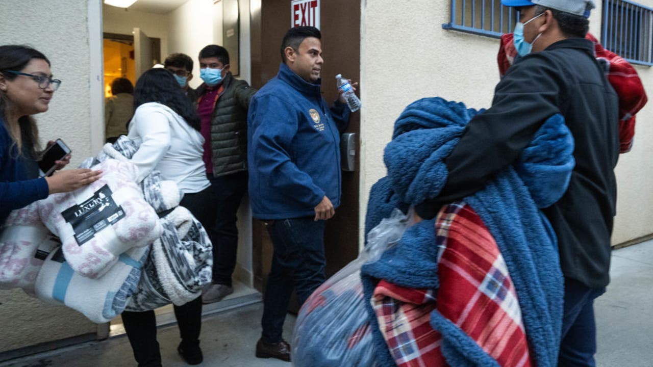 More migrants from Texas arrive in Los Angeles over 4th of July weekend