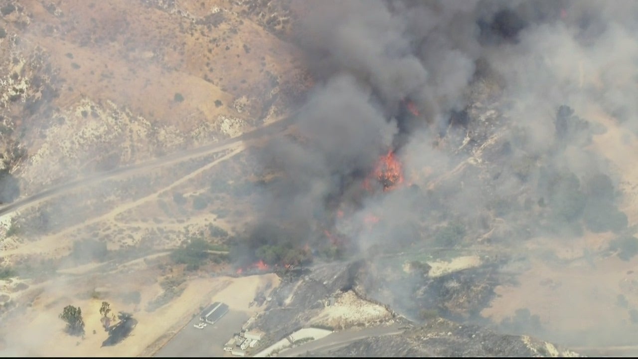 Agua Fire Burns 400 Acres In Santa Clarita Fox 11 Los Angeles 0088