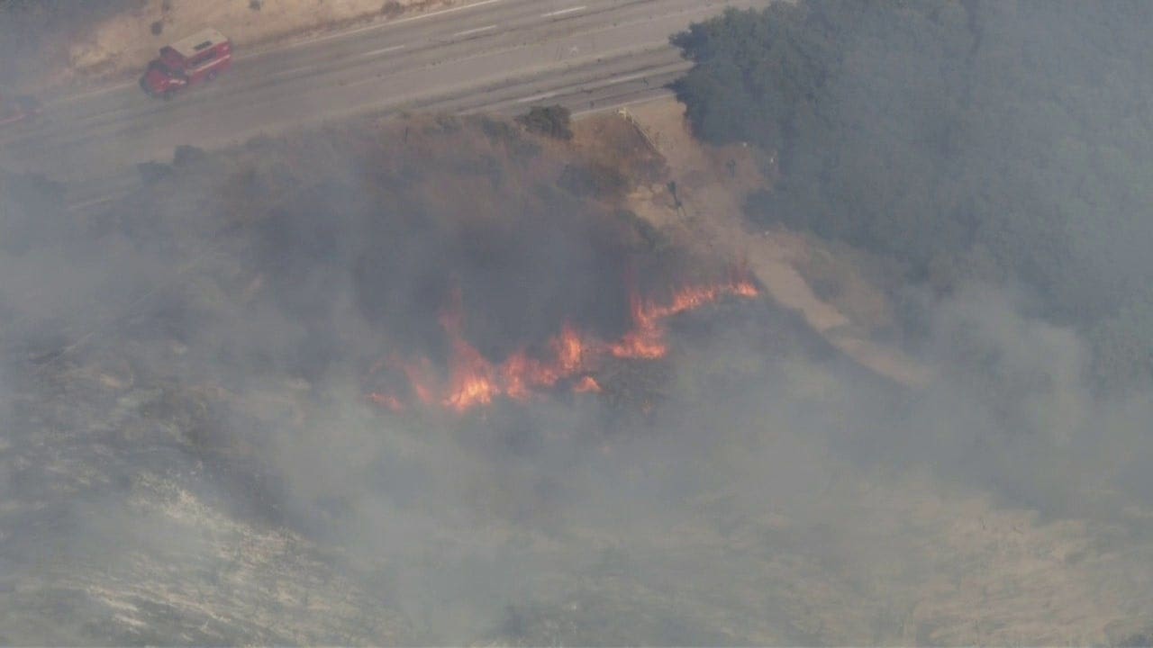 Victor Fire in Santa Clarita reaches full containment