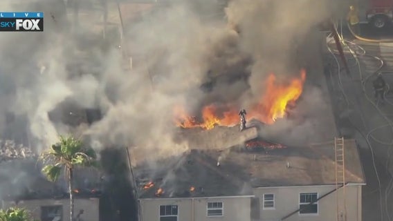 Fire tears through Hollywood apartment complex, 1 hospitalized