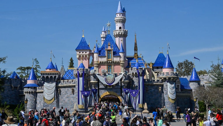 Disneyworld-castle.jpg