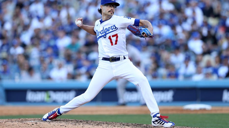 Dodgers News: Joe Kelly Explains How He Acquired Mariachi Jacket From Fan