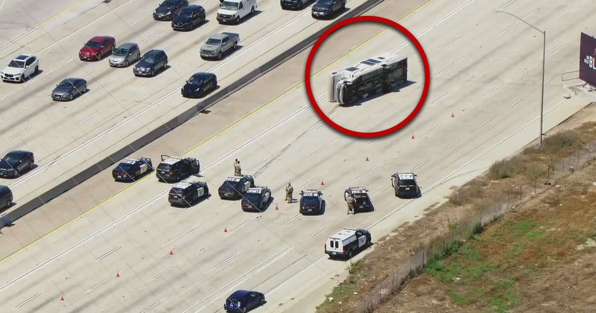 Motorhome pursuit ends in rollover crash on 405 Freeway in Carson | FOX ...
